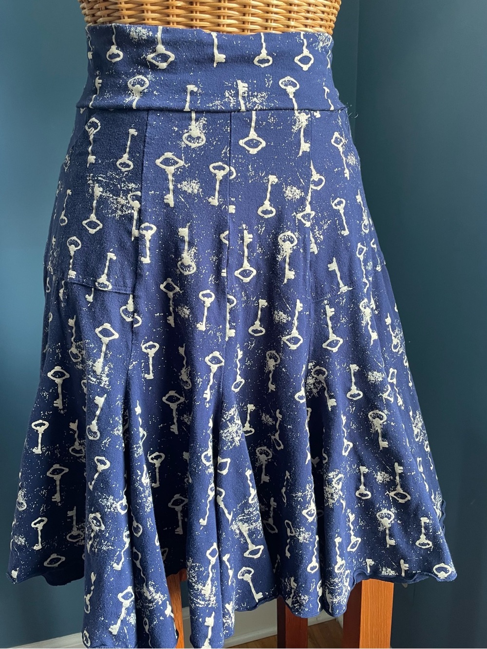 Effie’s Heart Key Print Stretchy Skirt Navy Blue Cream Flared Panels Size Large